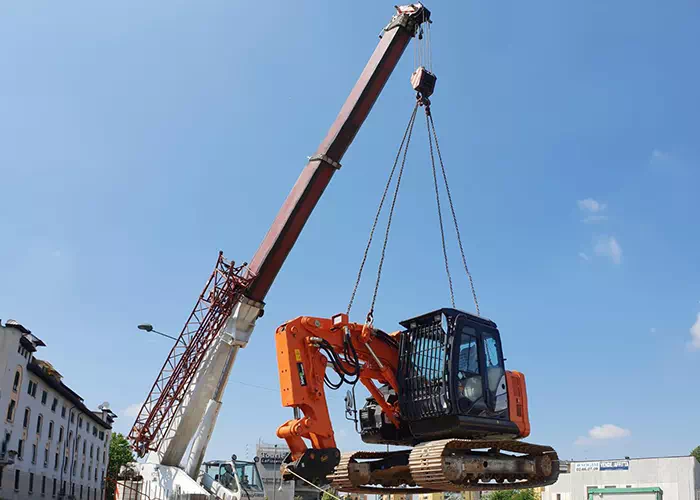 noleggio-mezzi-di-sollevamento-autogru-camion-gru-lecco